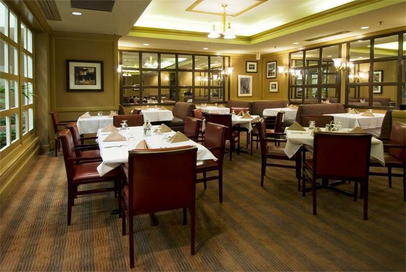 Embassy Suites By Hilton Atlanta Airport Колледж Парк Ресторан фото